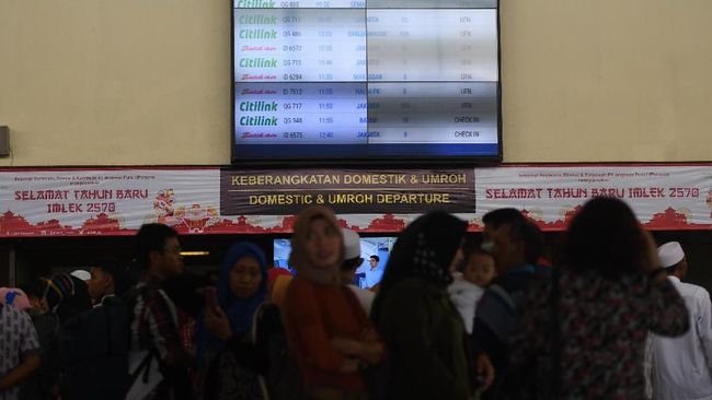 Maskapai penerbangan Citilink dan AirAsia mengatakan calon penumpang sudah bisa kembali membeli tiket penerbangan ke Surabaya.