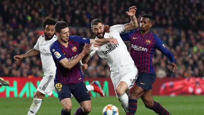 Duel Barcelona lawan Real Madrid pada leg pertama semifinal Copa del Rey di stadion Camp Nou berakhir imbang.