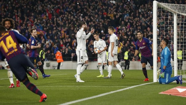 Duel El Clasico Liga Spanyol Barcelona lawan Real Madrid mungkin diundur hingga bulan Desember.