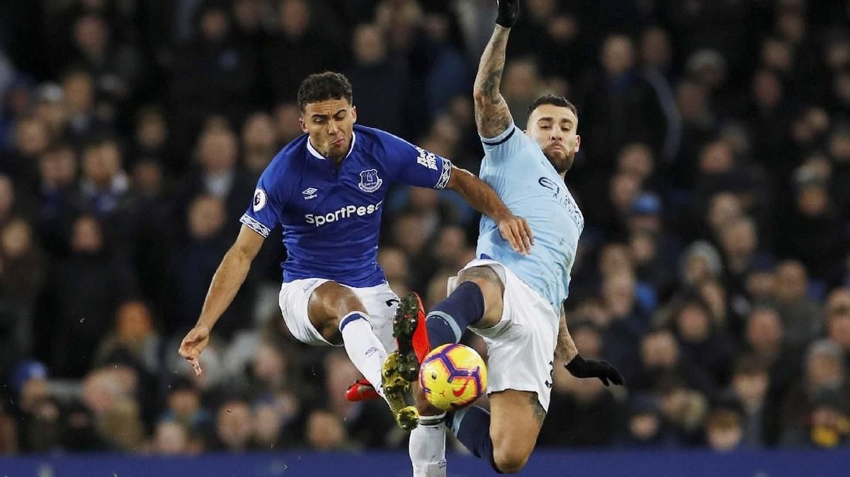 FOTO: Manchester City Sikat Everton dan Geser Liverpool