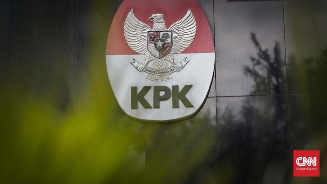 Survei Indikator Politik mencatat tren kepercayaan publik terhadap KPK belum pulih sejak mulai anjlok pada tahun 2020 lalu.