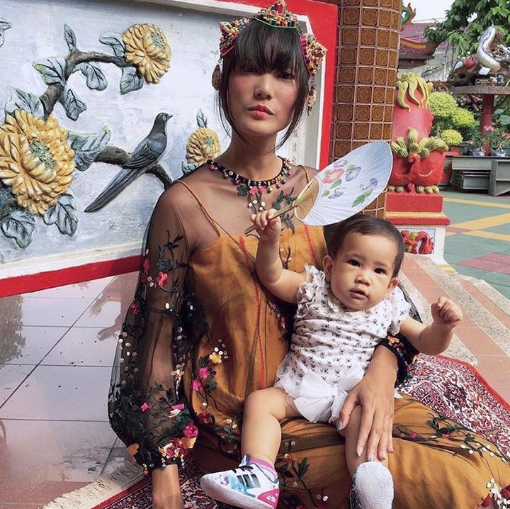 <p>Menurut Bunda, gimana gaya Dominique Diyose bareng Baby Meru? (Foto: Instagram/ @dominiquediyose)  </p>