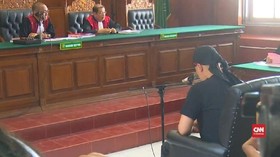 VIDEO: Ahmad Dhani Jalani Sidang Perdana Kasus Ujaran 'Idiot'