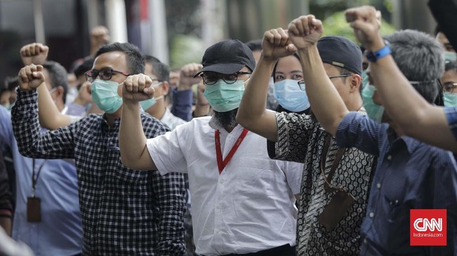 Keberadaan WP KPK terancam seiring kebijakan peralihan status pegawai lembaga antikorupsi menjadi aparatur sipil negara (ASN).