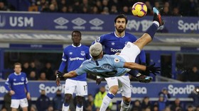 FOTO: Manchester City Sikat Everton dan Geser Liverpool