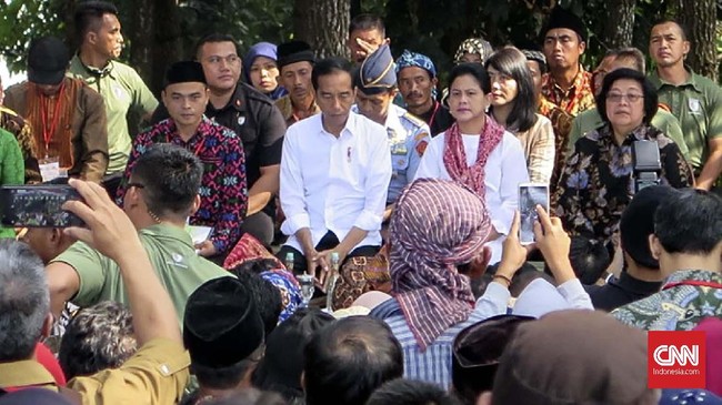 Presiden Joko Widodo (Jokowi) menjelaskan akar masalah pupuk langka. Menurutnya, kelangkaan itu merupakan imbas perang Rusia-Ukraina.