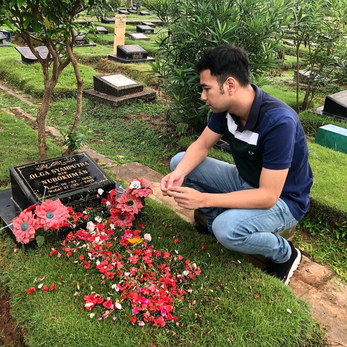 Ulang tahun pada hari ini&comma; Jumat &lpar;8&sol;2&rpar;&comma; sahabat hingga keluarga kembali mengenang sosok almarhum Olga Syahputra&period;