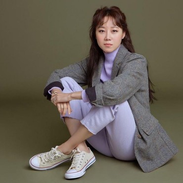 Masih Sendiri, Gong Hyo Jin Rayakan Imlek dengan Sahabat