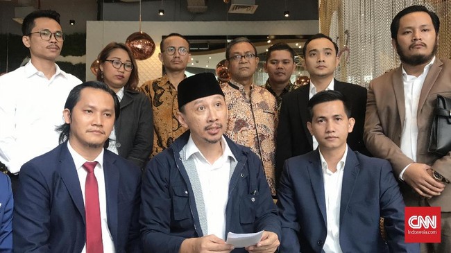 Abu Janda akan mengungkap kerugian komersial di persidangan. Terkait munculnya nama Permadi Arya di pernyataan resmi Facebook juga merusak karier Abu Janda.