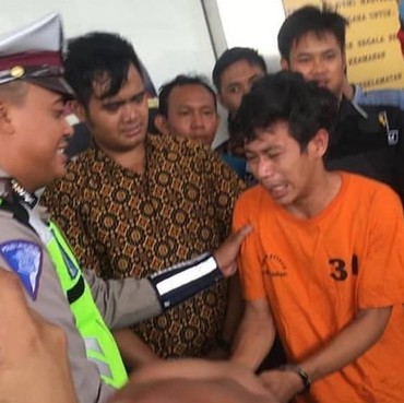 Beringas Ditilang, Pembanting Motor Viral Nangis Depan Polisi