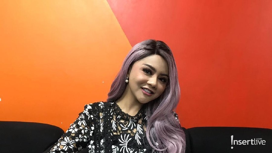 Jenita Janet mengugat cerai sang suami, Alif.