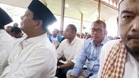 Ramai #SalatJumatDimana, BPN Kirim Foto Prabowo Jumatan