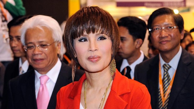 MK Thailand membubarkan Partai Thai Raksa Chart, yang pernah mengusung Putri Ubolratana Rajakanya, menjelang pemilihan umum karena melanggar konstitusi.