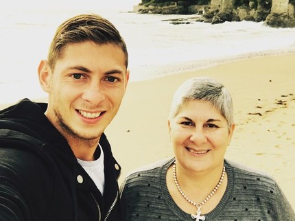 5 Momen Kedekatan Pesepak Bola Emiliano Sala dengan Ibunda