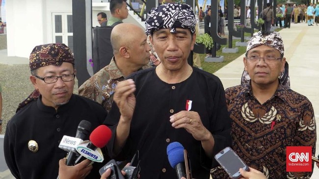 Beredar video yang memperlihatkan Bupati Kuningan Acep Purnama yang menyebut laknat bagi kepala desa yang tak memilih Jokowi, Bawaslu pun menyelidiki.