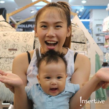 Cheryl Juno Ceritakan Pengalaman Pertama MPASI Anak