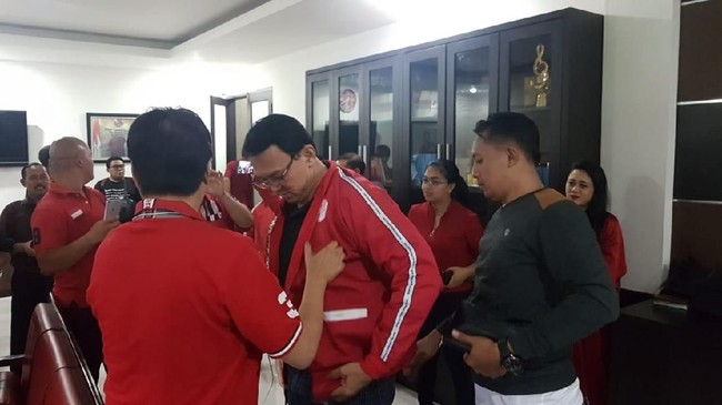 Ma'ruf Amin masih belum berencana bertemu dengan Ahok, meski mantan gubernur DKI Jakarta itu telah bergabung dengan PDIP.