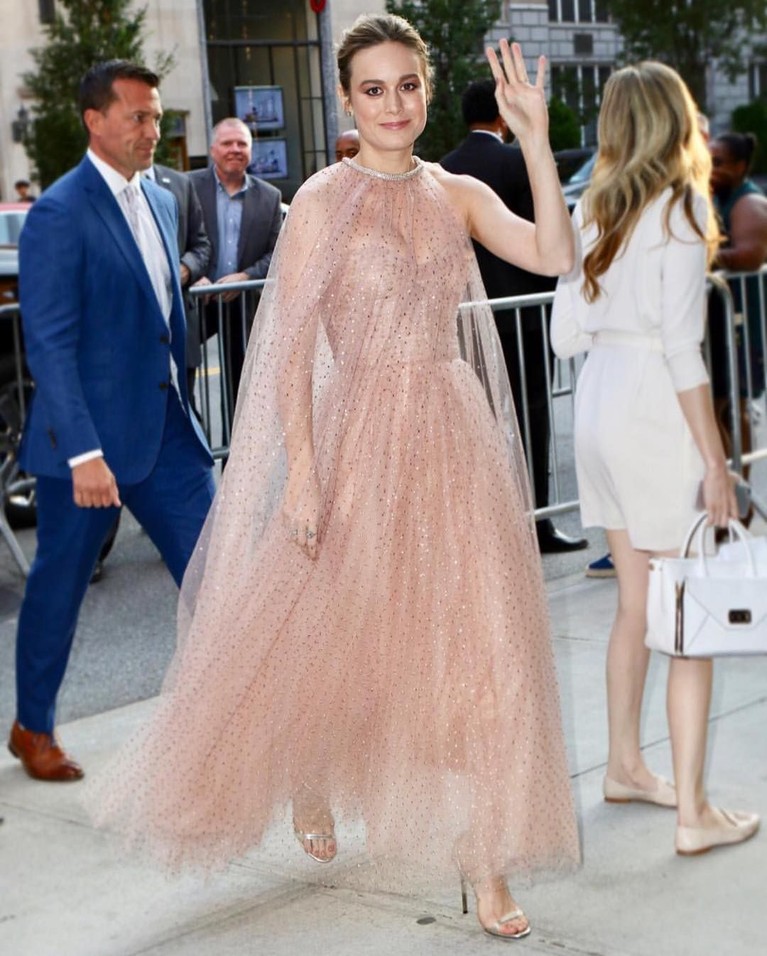6 Potret Brie Larson, Superhero Wanita Pertama Marvel Studios Film Captain Marvel akan segera tayang pada 8 Maret mendatang. Sosok Captain Marvel sendiri diperankan oleh Brie Larson, pemenang Aktris Terbaik Oscar 2016.