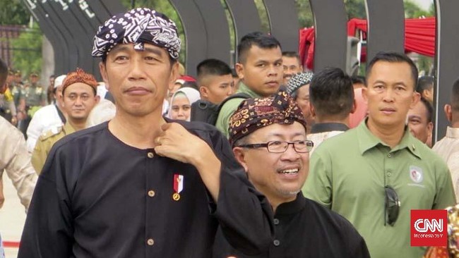 Menko Kemaritiman Luhut Binsar Pandjaitan menyebut ketegasan Joko Widodo tak perlu diragukan meski tak pernah masuk militer seperti dirinya.