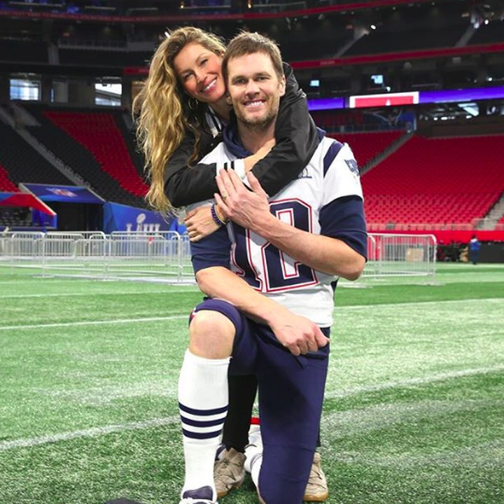<p>Kemesraan keduanya makin terlihat di ajang Superbowl, final NFL (olahraga rugby). Gisele datang bersama anak-anak mendukung Tom yang menjadi atlet di klub. (Foto: Instagram @gisele)</p>