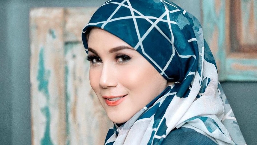 Ibu Marini Zumarnis Meninggal Dunia Kabar duka datang dari aktris senior, Marini Zumarnis. Sang ibunda tercinta, Fatmawati, meninggal dunia pada Jumat (8/2) pagi tadi.