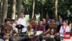 Jokowi Izinkan Warga 'Sekolahkan' Sertifikat Tanah Asal Sanggup Angsur