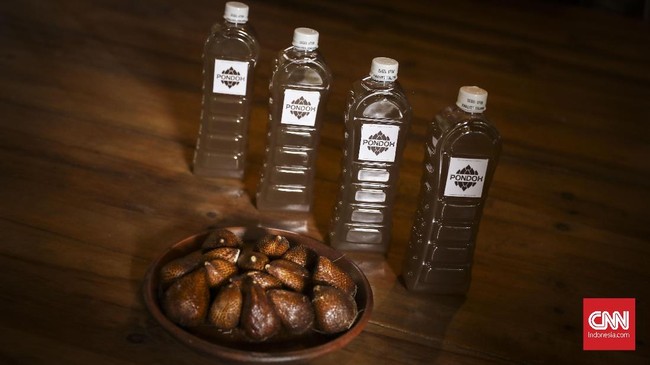 Dua orang di Bekasi meninggal usai melakukan pesta minuman keras oplosan.