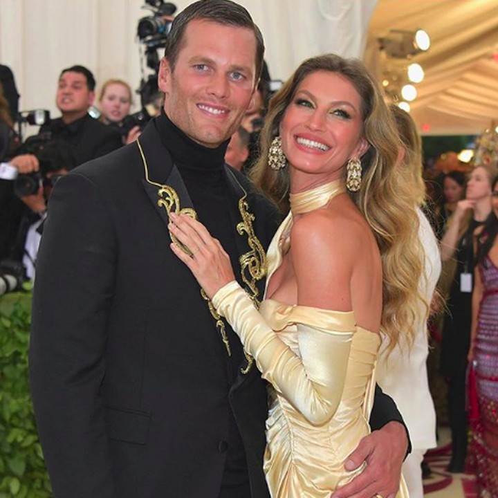 <p>Gisele Bundchen dan Tom Brady dikaruniai tiga anak, dua laki-laki dan satu perempuan. Keduanya terlihat serasi ya? (Foto: Instagram @gisele)</p>
