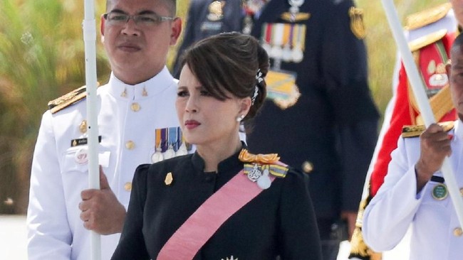 Putri Ubolratana Rajakanya, kakak Raja Thailand, Maha Vajiralongkorn, minta maaf karena memicu masalah usai didiskualifikasi dari bursa calon PM dalam pemilu.