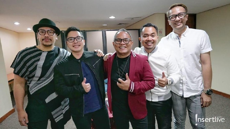 Meski mereka sudah menjalani karier masing-masing, Badai mengatakan bahwa tidak ada rasa canggung saat tampil di atas panggung.