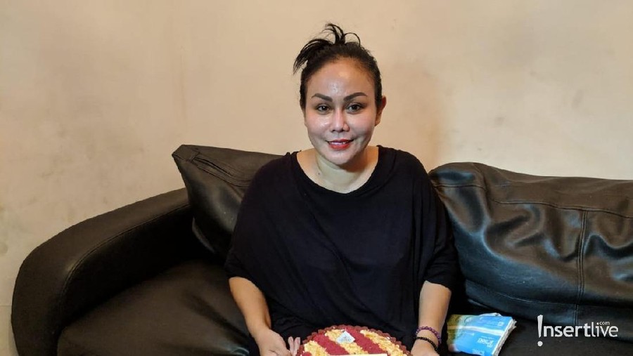 Mak Vera mengenang pesan terakhir yang diberikan oleh almarhum Olga Syahputra, di 201 minggu kepergian sang komedian itu.