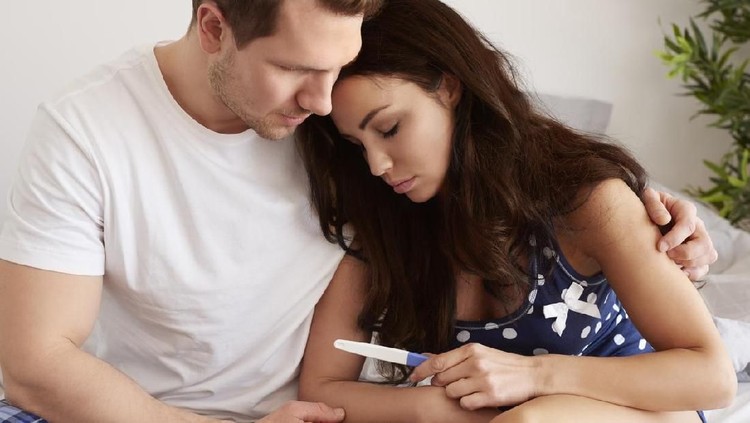 Aturan Bercinta untuk Bunda yang Sedang Hamil Muda Bunda sedang hamil muda tapi ingin bercinta? Berikut aturan yang perlu diperhatikan.