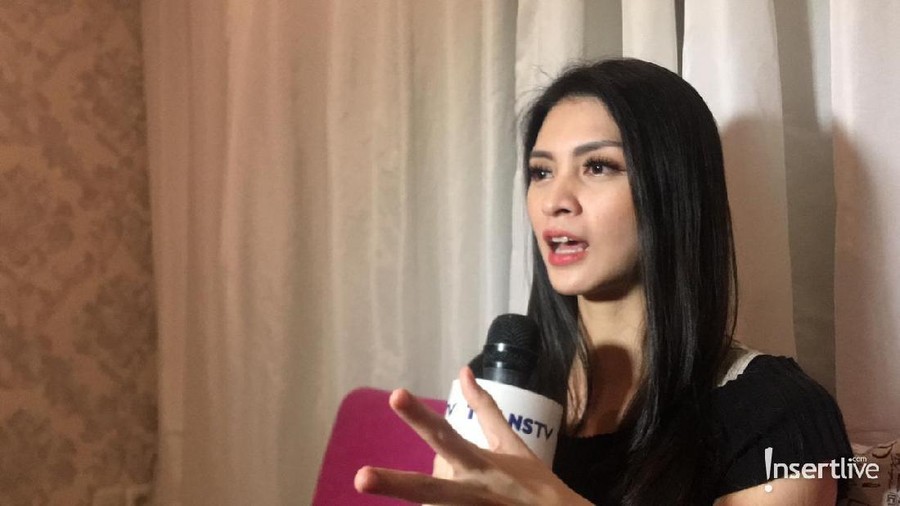 Ingin fokus besarkan anak, Donita mengaku lebih memilih pekerjaan yang diambil.