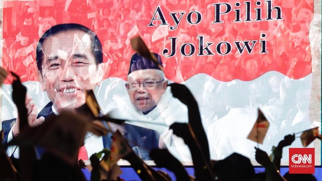 Presiden Jokowi menceritakan soal tekanan politik terkait dengan divestasi saham PT Freeport Indonesia.