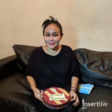 Kunjungi Makam Olga Syahputra Malam-malam, Mak Vera Bahas soal Janji