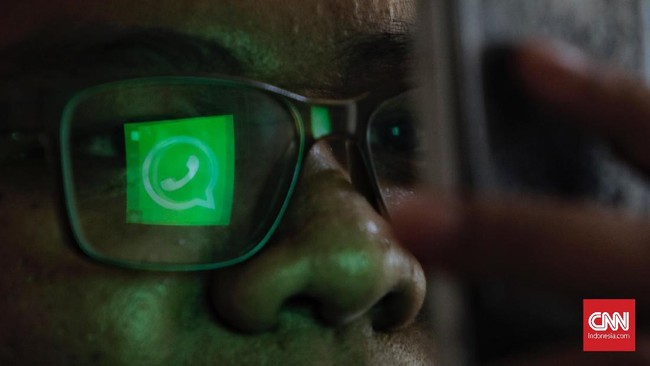 Jika mencurigai ponsel Anda terserang spyware, ada baiknya segera menghapus malware pengintai berbahaya itu dengan cara-cara berikut ini.
