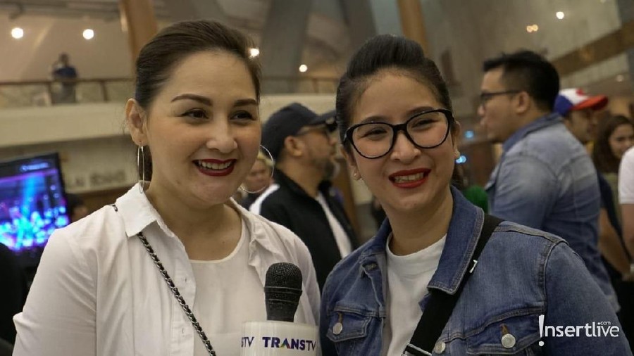 Nonton Love Festival, Mona Ratuliu dan Novita Angie mengungkapkan musik 90-an kembali menjadi tren bagi para penikmat musik tanah air.