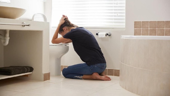 Pregnant woman is about to vomit.