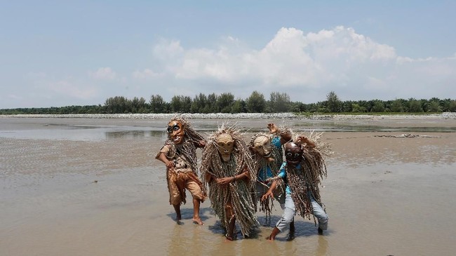 FOTO: Ritual Pesta Puja Pantai