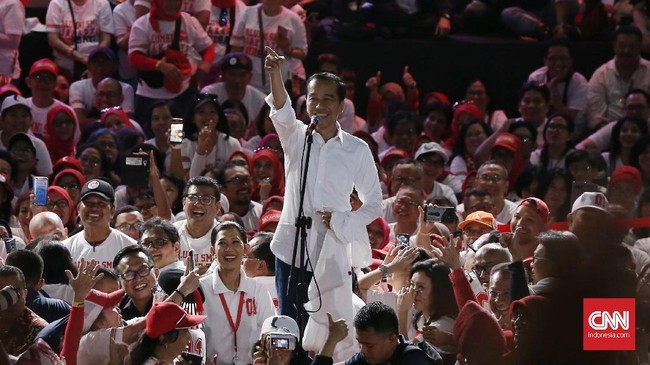 Capres nomor urut 01 Joko Widodo selama ini banyak diam lantaran hanya ingin fokus bekerja. Ia menegaskan dirinya tidak takut dalam menghadapi semua tuduhan.