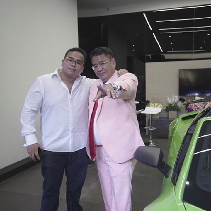 <p>Bersama Fritz anak bungsu <a href="https://hot.detik.com/celeb/d-4414205/tua-dan-kayak-anak-kecil-ledekan-balik-farhat-abbas-ke-hotman-paris" target="_blank">Hotman Paris</a>. Mirip ya wajahnya, Bun? (Foto: Instagram @hotmanparisofficial)</p>
