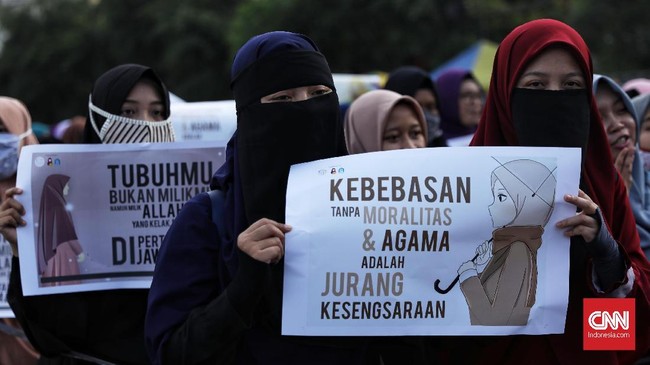 Komunitas peduli hijab menggelar kegiatan Gerakan Menutup Aurat (Gemar). Kegiatan ini dilakukan sebagai penolakan perayaan Hari Valentine.