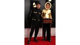FOTO: Selebriti Berbusana Terburuk di Grammy Awards 2019 Tak cuma yang berbusana terbaik, di panggung Grammy Awards 2019 ada juga selebriti yang berbusana terburuk dan aneh.