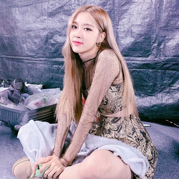 Ulang Tahun, Rose BLACKPINK Beri Kejutan untuk Penggemar