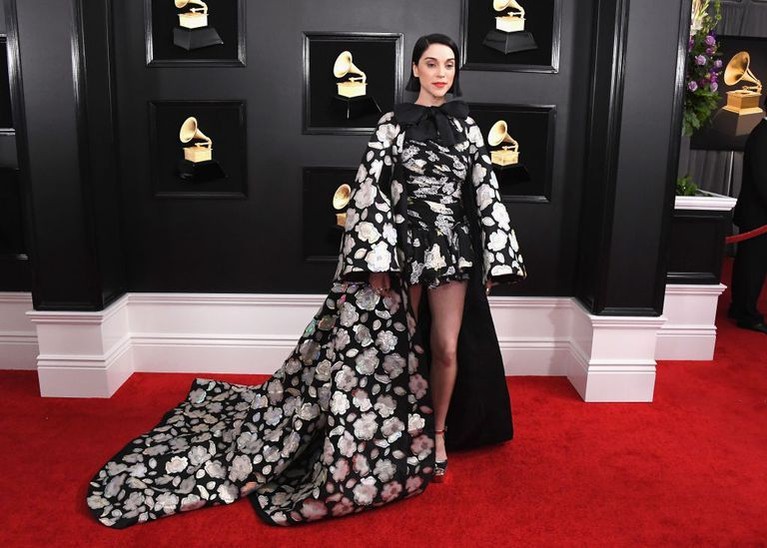 Jika ada seleb yang menggunakan guan terbaik, ada pula seleb dengan gaun terburuk. Inilah deretan gaun terburuk Grammy Awards 2019 dilansir dari Cosmopolitan.
