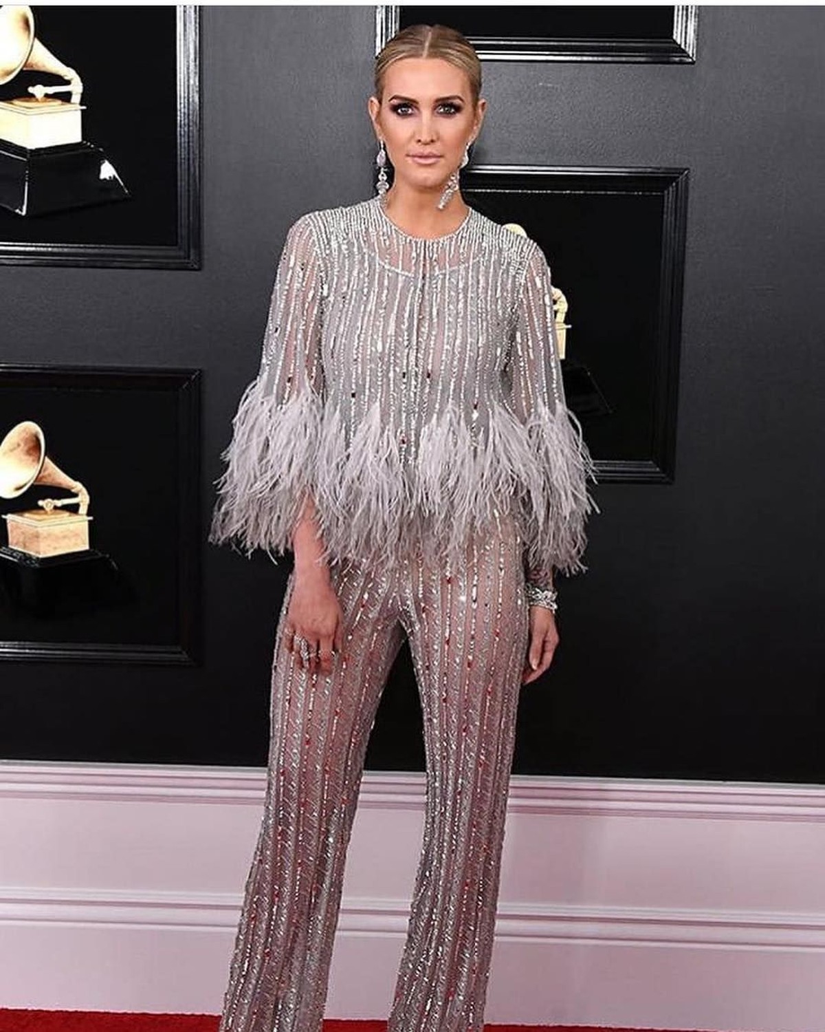 Jika ada seleb yang menggunakan guan terbaik&comma; ada pula seleb dengan gaun terburuk&period; Inilah deretan gaun terburuk Grammy Awards 2019 dilansir dari Cosmopolitan&period;