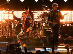 Vokalis Red Hot Chilli Peppers Anthony Kiedis Nyantai di Mentawai