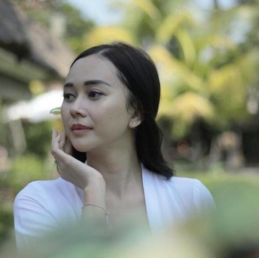 Aura Kasih Cantik Berhijab di Tasyakuran 4 Bulan Kehamilan