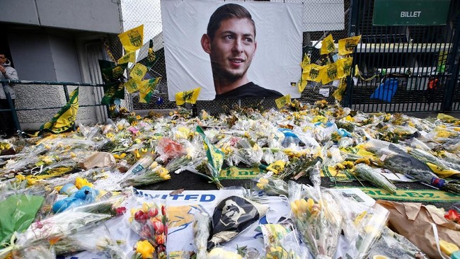 Klub Ligue 1 FC Nantes mengancam bakal menuntut Cardiff City secara hukum jika tidak menyelesaikan pembayaran transfer Emiliano Sala.