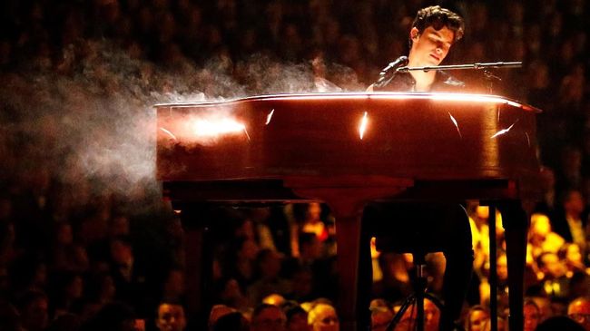 Shawn Mendes dan Camila Cabello tampil ekstra mesra dalam kolaborasi terbaru bertajuk 'Senorita' yang ringan dan menggoda.